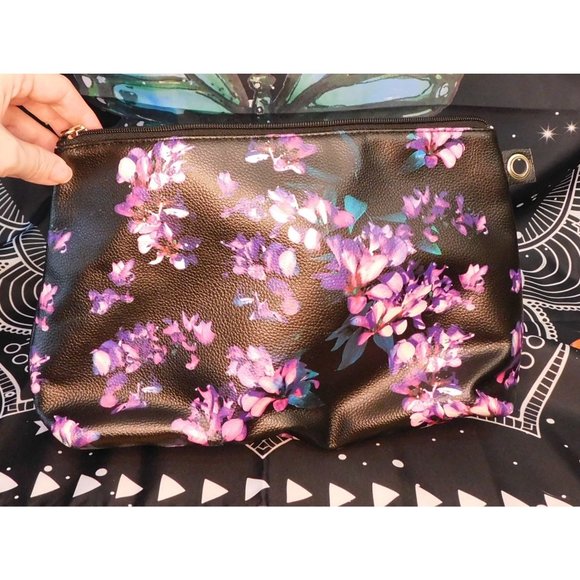 Victoria's Secret Black Floral Makeup Bag - Picture 4 of 4